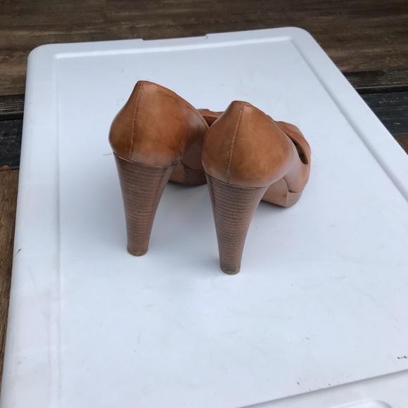 Stuart Weitzman tan peep toe platform heels - Picture 3 of 4